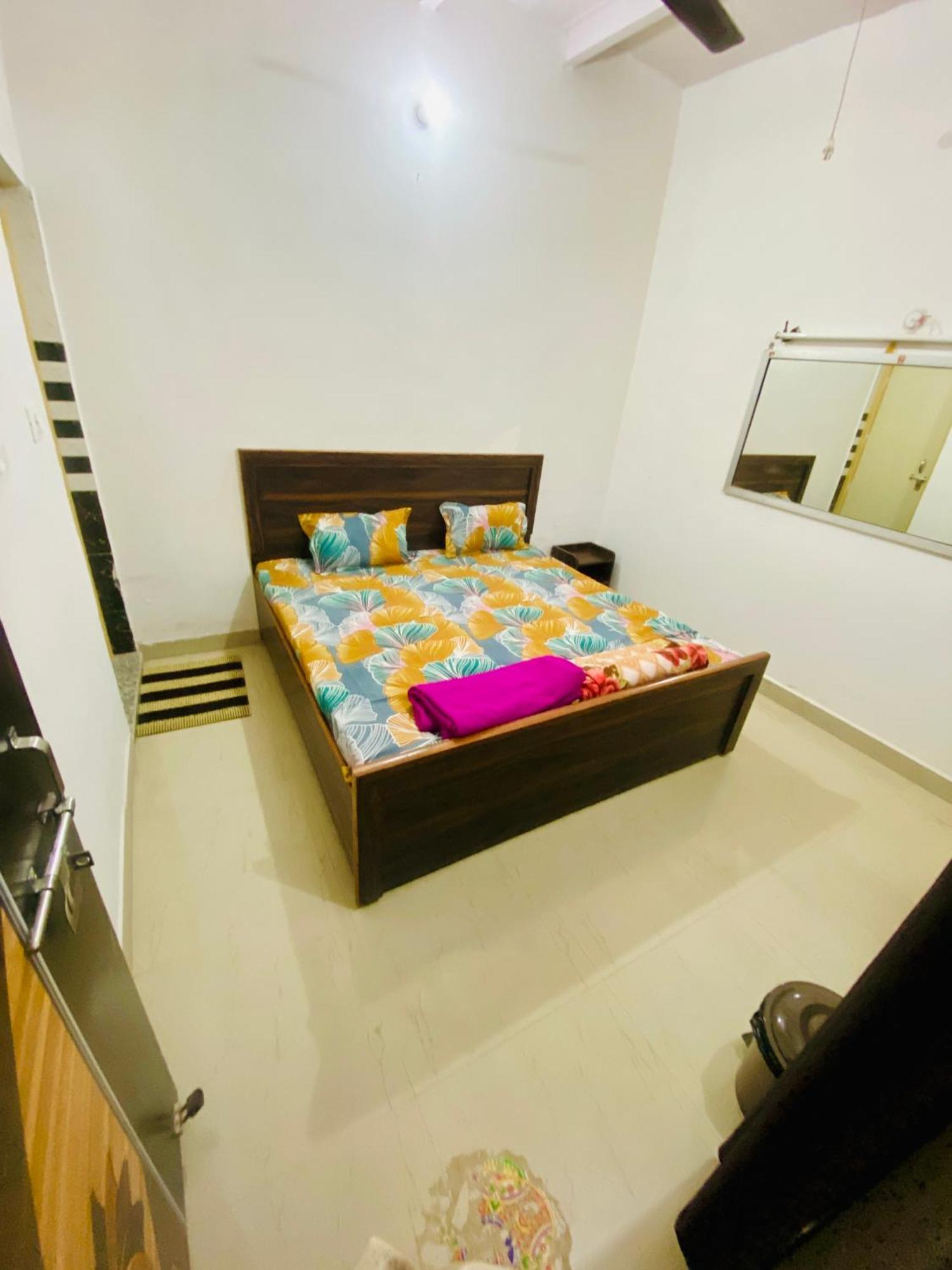 Nirupam Sadan Homestay Vrindāvan Εξωτερικό φωτογραφία