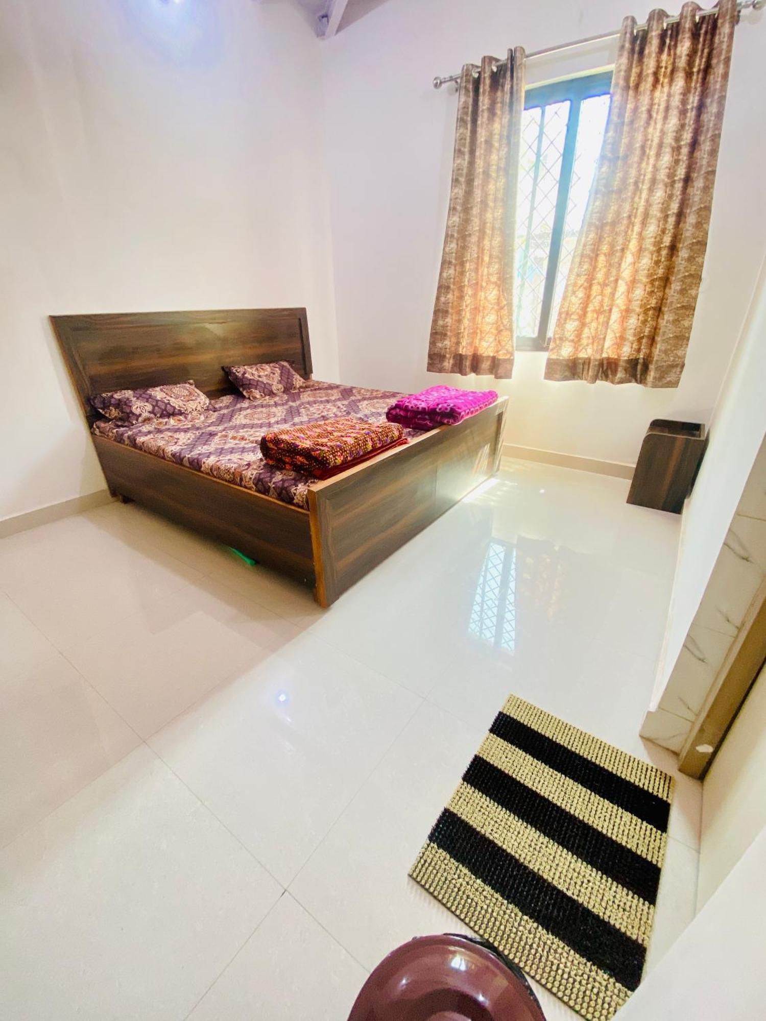 Nirupam Sadan Homestay Vrindāvan Εξωτερικό φωτογραφία