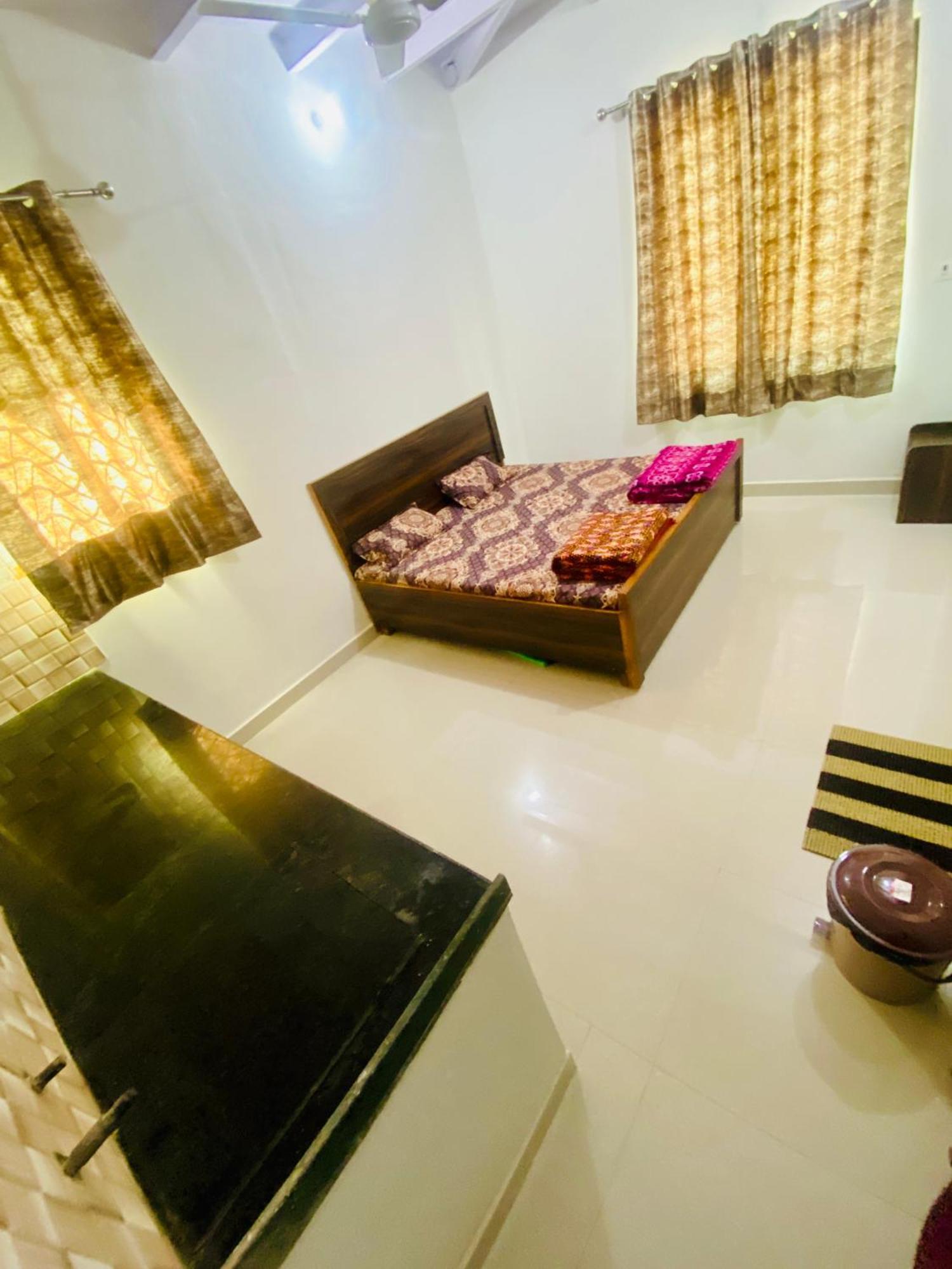 Nirupam Sadan Homestay Vrindāvan Εξωτερικό φωτογραφία