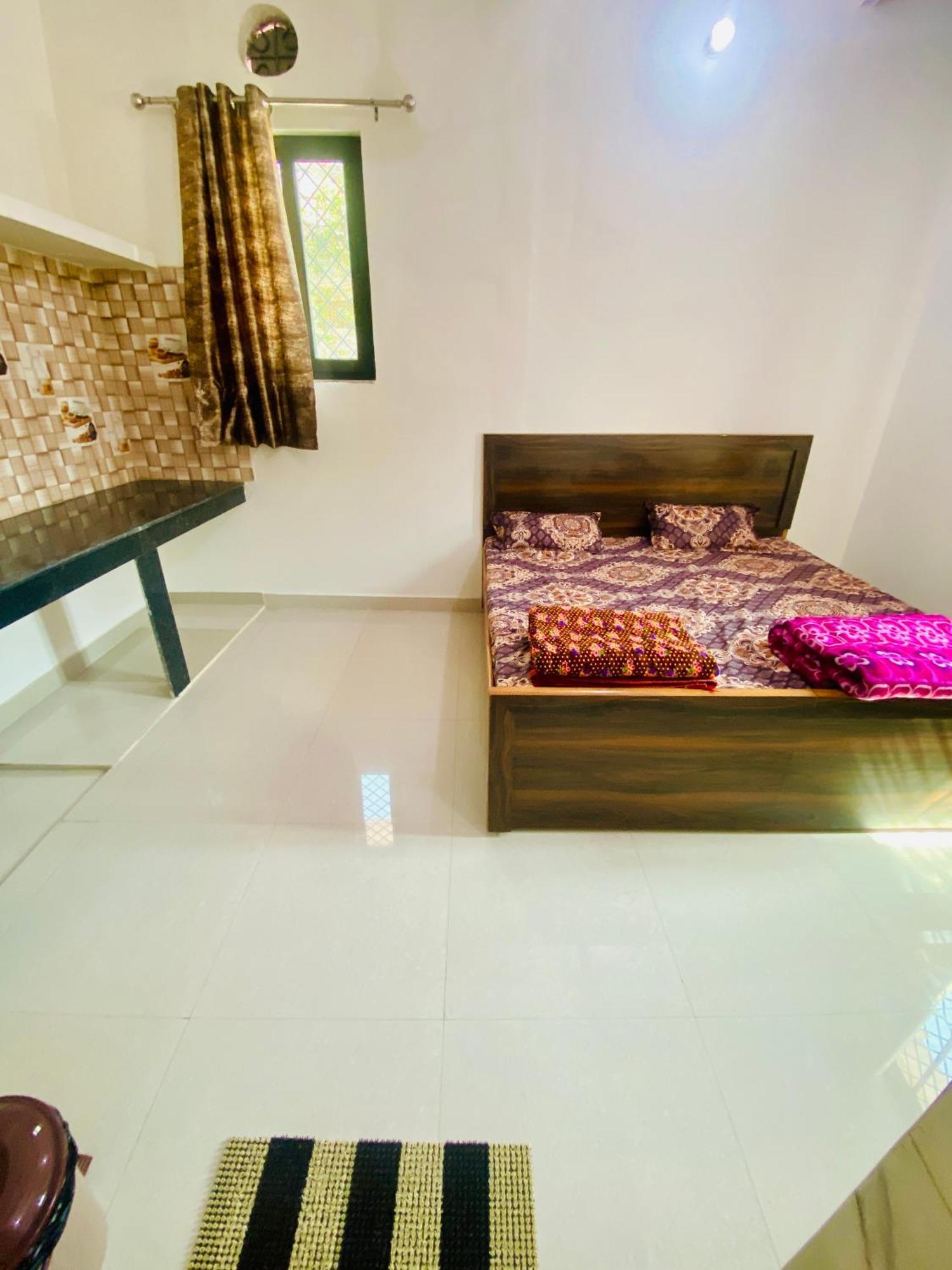 Nirupam Sadan Homestay Vrindāvan Εξωτερικό φωτογραφία