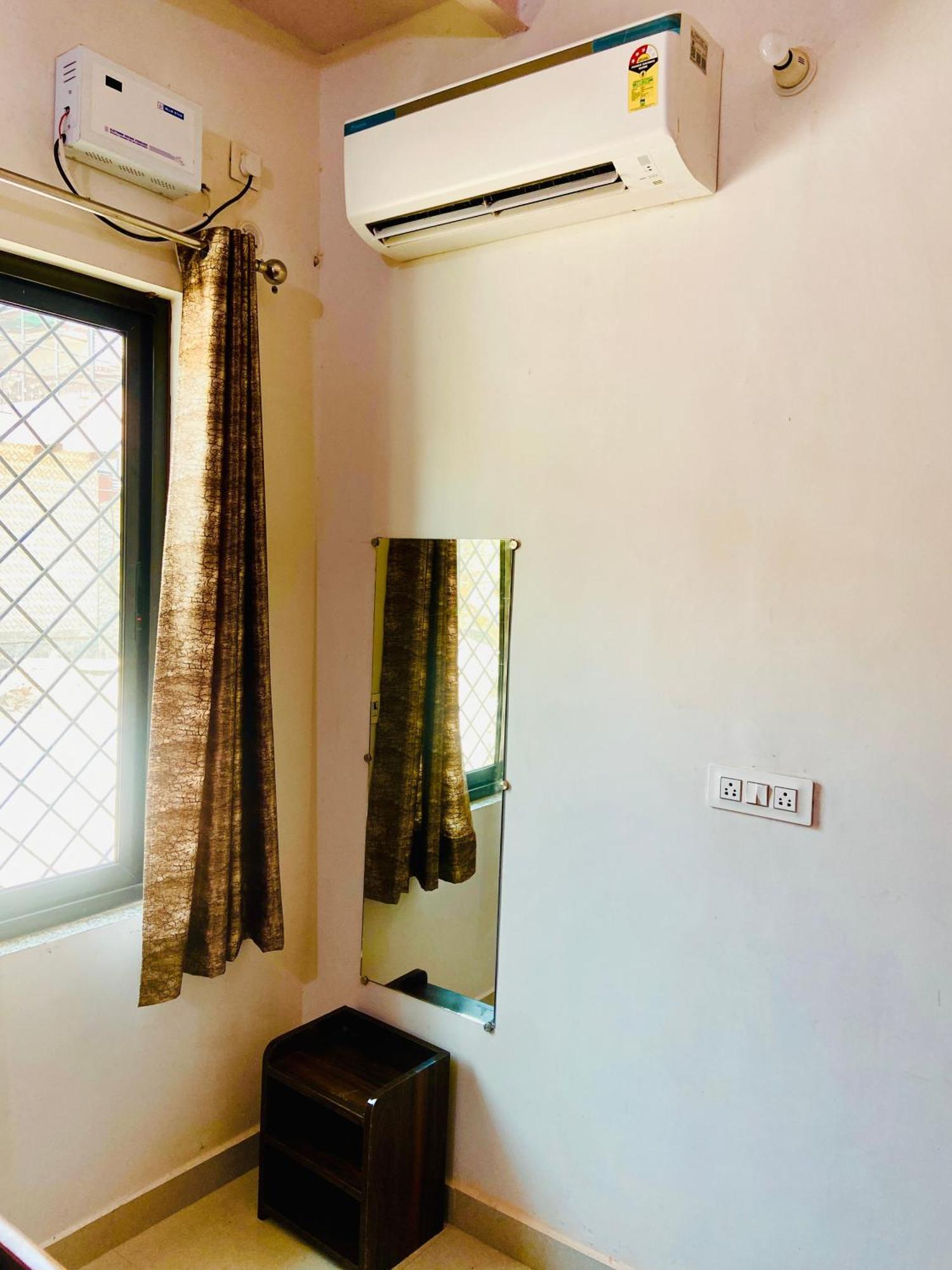 Nirupam Sadan Homestay Vrindāvan Εξωτερικό φωτογραφία